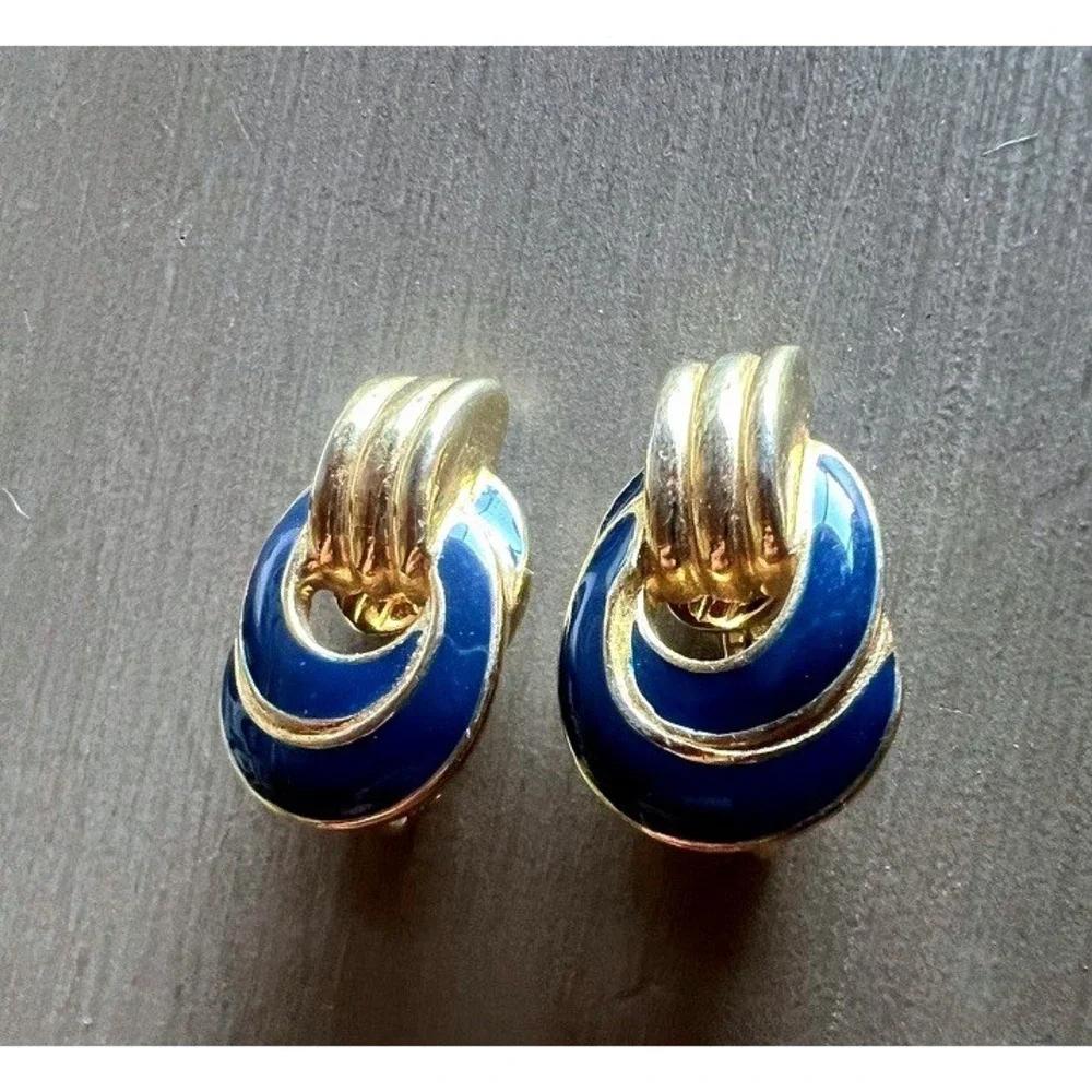 Trifari vintage clip